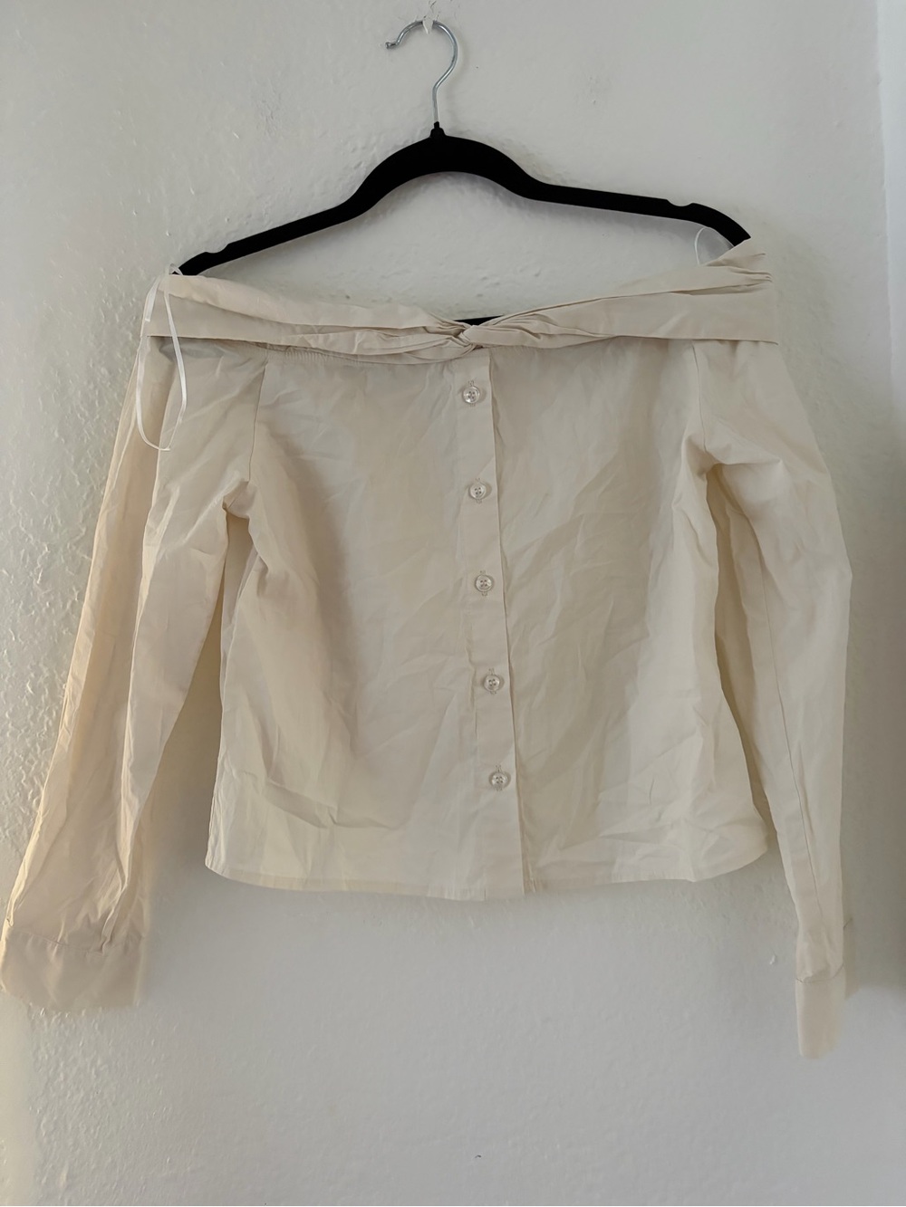 Promesa Off-Shoulder Button-Front Top in Cream